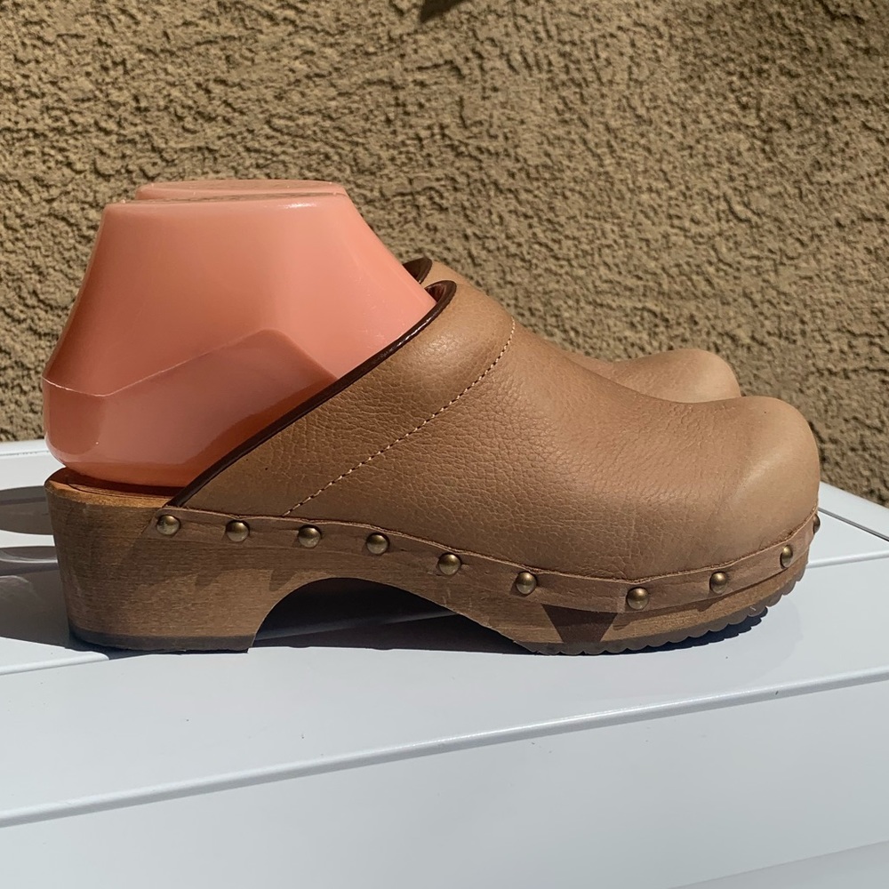 Sanita tan leather clogs size 6.5 ( European 37)